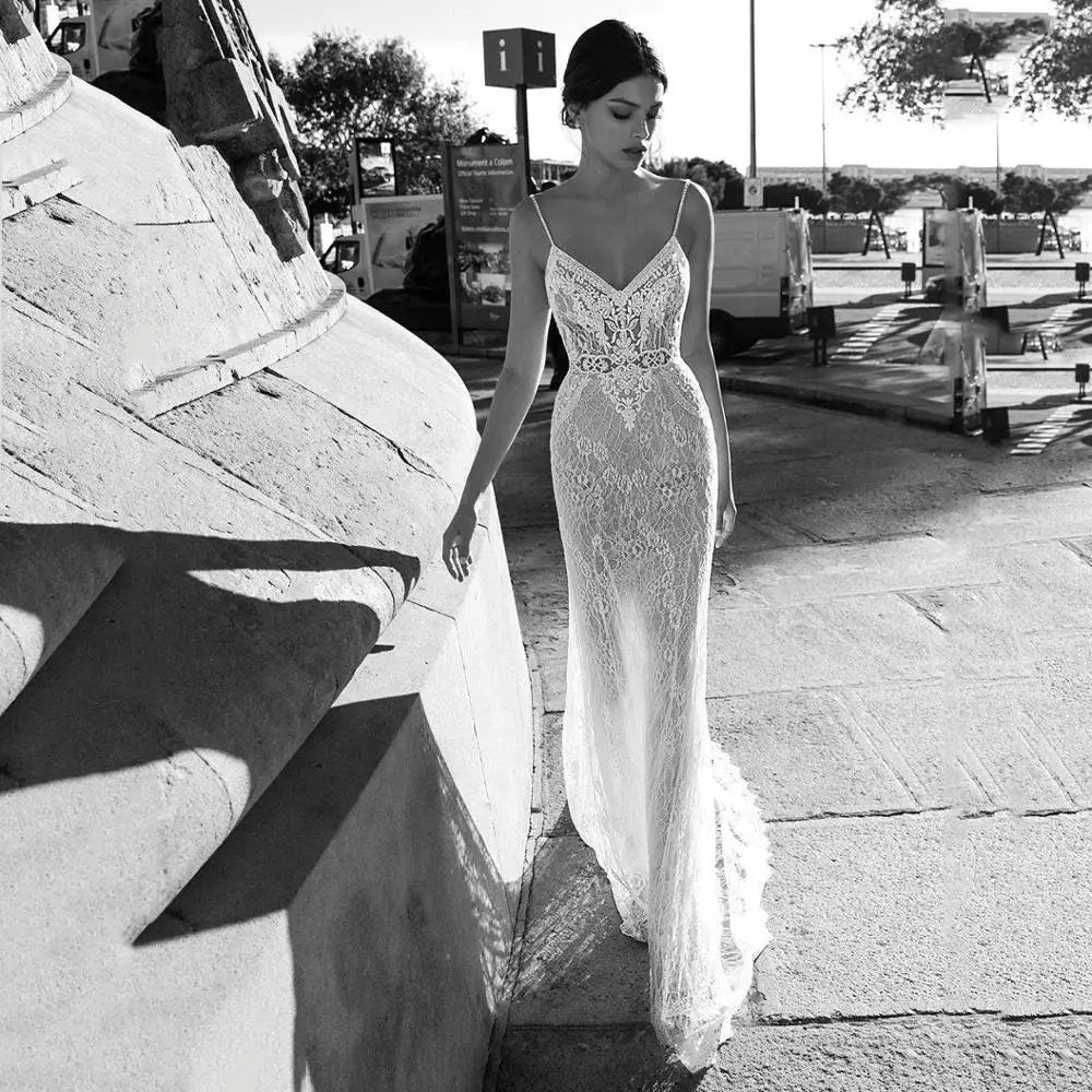 Elegant Lace Mermaid Bridal Gown Spaghetti Straps Backless Wedding Dress