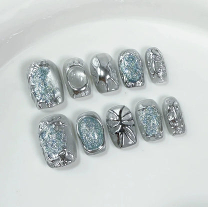Pegatinas para uñas cortas con diseño de mariposa de metal irregular hechas a mano 