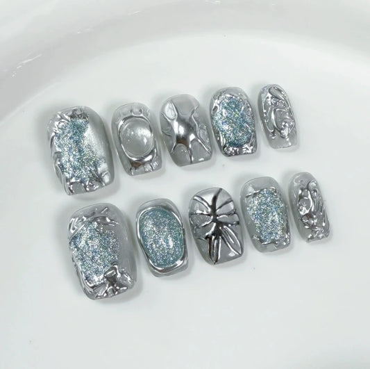 Pegatinas para uñas cortas con diseño de mariposa de metal irregular hechas a mano 