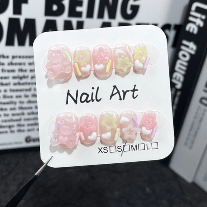 Pegatinas para uñas con diseño de osito dulce y lindo, hechas a mano, transparentes, cortas y fáciles de usar. 