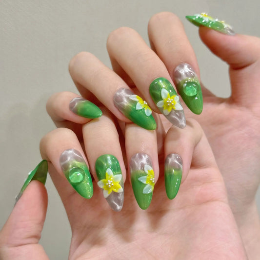 Uñas postizas onduladas de ojo de gato con diseño floral en relieve verde, hechas a mano 