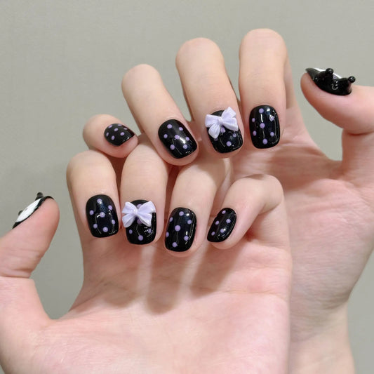 Nuevo estilo de uñas cortas con lazo de lunares moldeadas a mano en 3D 