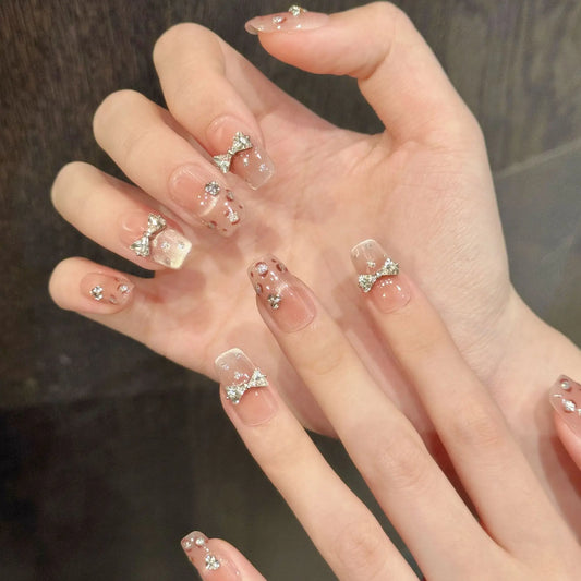 Uñas cortas talladas tridimensionales con efecto ojo de gato translúcido y lirio de los valles en francés 