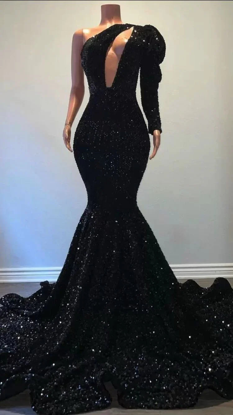 Abito lungo da sera nero con paillettes, una manica a sbuffo, modello sirena Y15