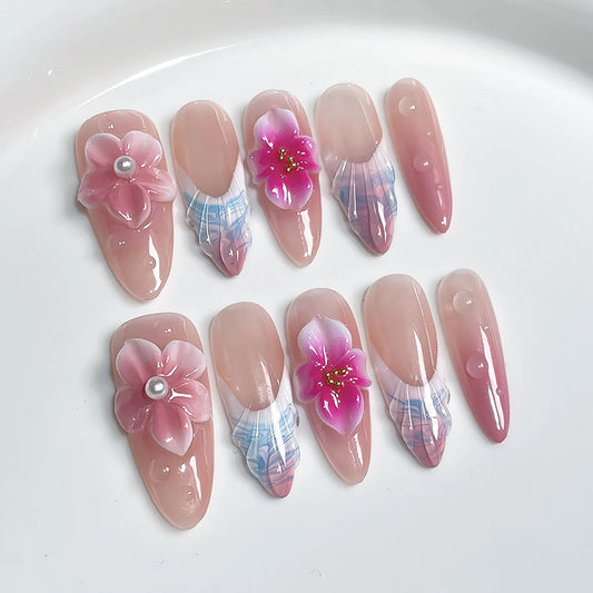 Uñas francesas ruborizadas hechas a mano, parches largos tallados tridimensionales transparentes. 