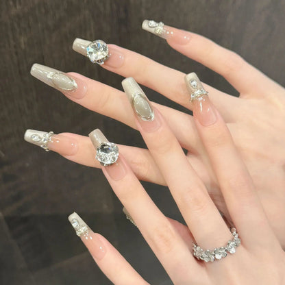 Uñas francesas de lujo con diseño de ojo de gato y diamantes apilados, estilo de alta gama, hechas a mano. 