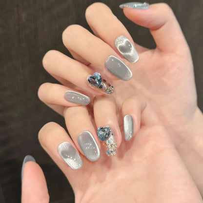 In vogue Heart-shaped Cat-eye Short Translucent Fair-skinned False Nails, Handcrafted for Easy Wear
