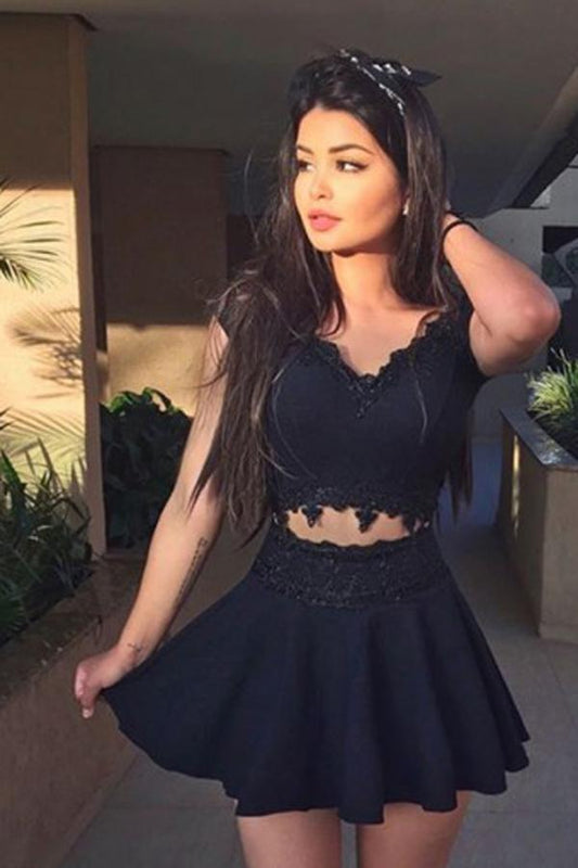 Schwarzes Homecoming-Kleid mit Flügelärmeln und herzförmiger Spitze und Applikationen, kurzes Ballkleid