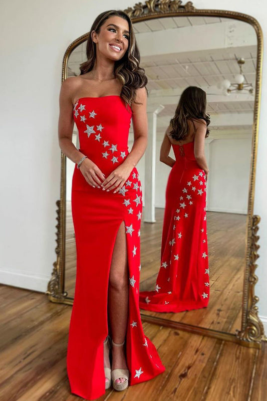 Vestido de fiesta de satén sin tirantes y con abertura