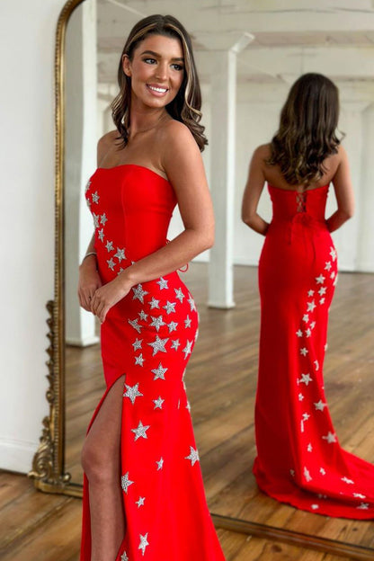 Vestido de fiesta de satén sin tirantes y con abertura