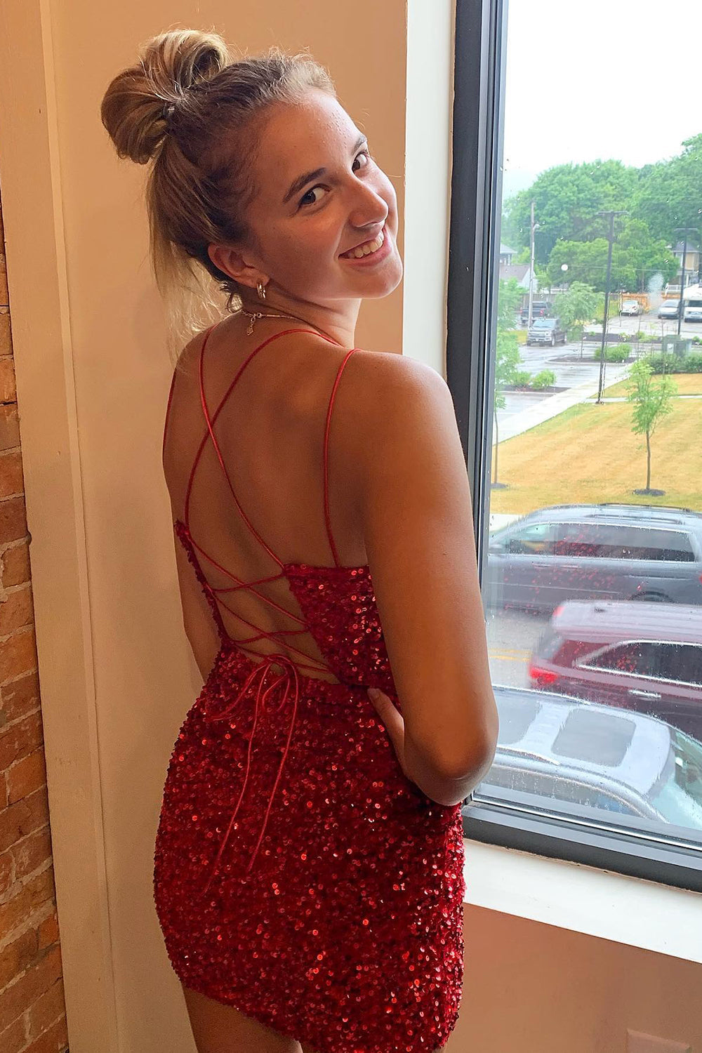 Kurzes, figurbetontes Homecoming-Kleid mit Pailletten