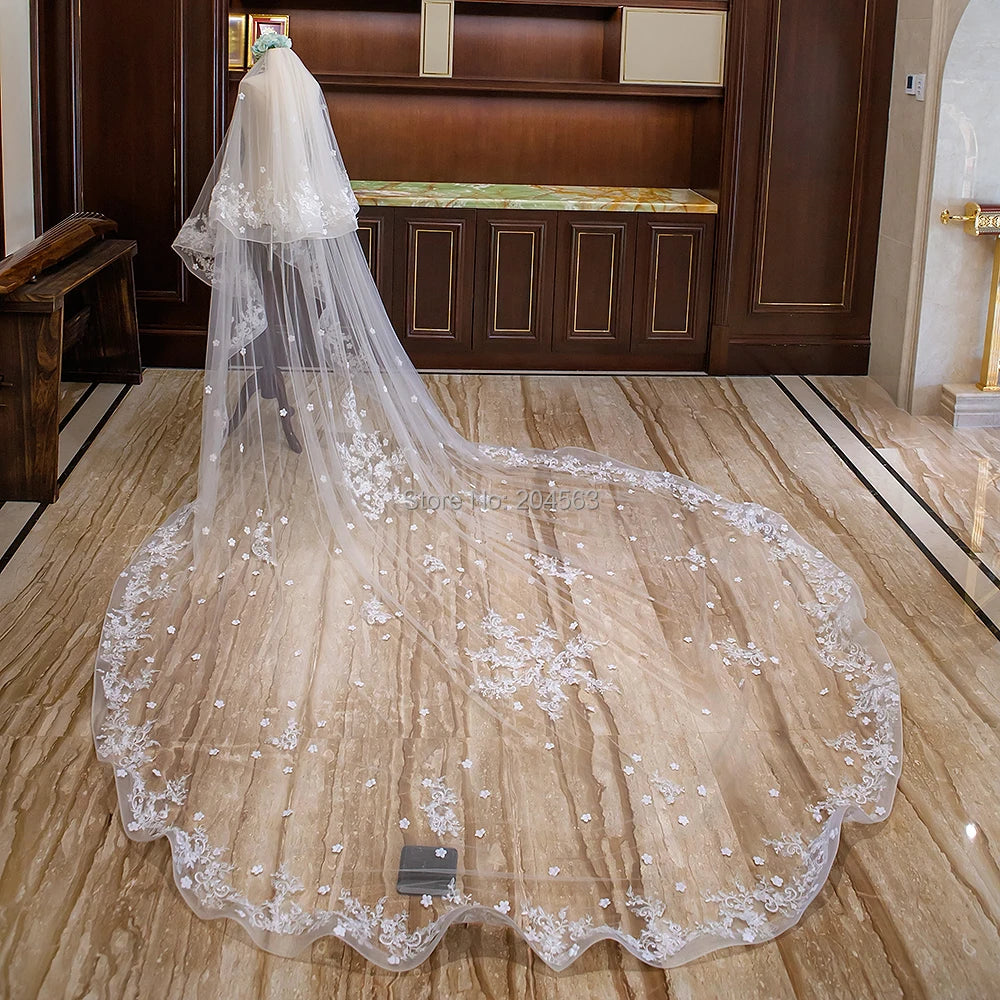 Elegant Two Layer Bridal Veil With Floral Lace Applique And Comb