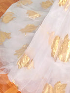 فستان سهرة ذهبي رائع من التول بطراز الكرة بدون أكتاف بخط A موديل Y8618