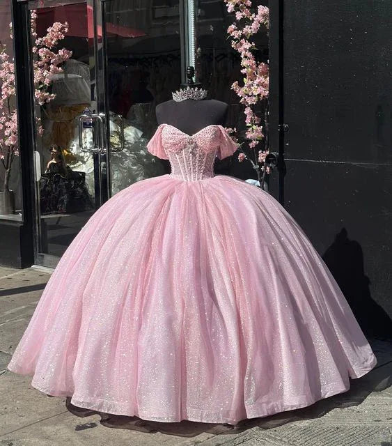 Glitzerndes schulterfreies rosa Ballkleid, rosa Kleid für den sechzehnten Geburtstag, rosa Prinzessinnenkleid Y7002