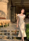 Abito lungo elegante da festa con scollo quadrato beige in raso, abito da sera a sirena Y7576