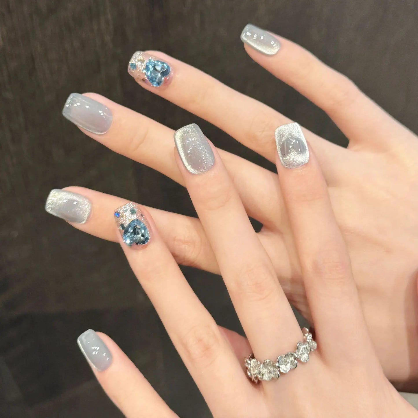 In vogue Heart-shaped Cat-eye Short Translucent Fair-skinned False Nails, Handcrafted for Easy Wear