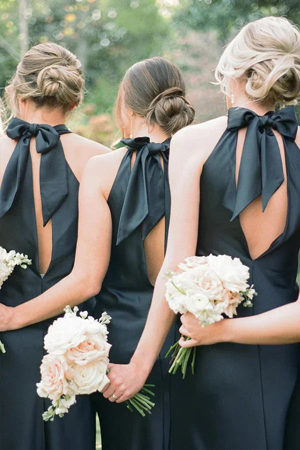 Abito lungo bianco da damigella d'onore con scollo all'americana e schiena traforata BD120