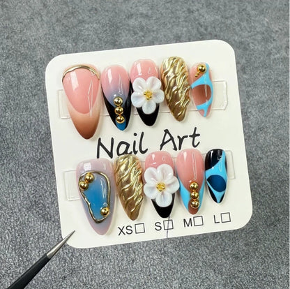 Calcomanías de uñas de almendra de moda, populares pegamentos de prensa para aplicar en los dedos. 