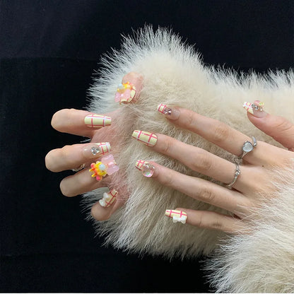 Uñas postizas con logotipo personalizado, diseño de dibujos animados, hechas a mano, cortas, extraíbles, con diamantes. 