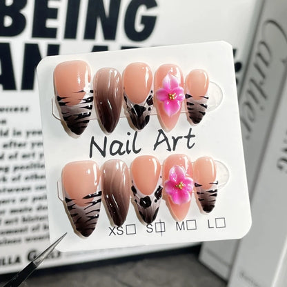 Calcomanías de uñas de almendra de moda, populares pegamentos de prensa para aplicar en los dedos. 