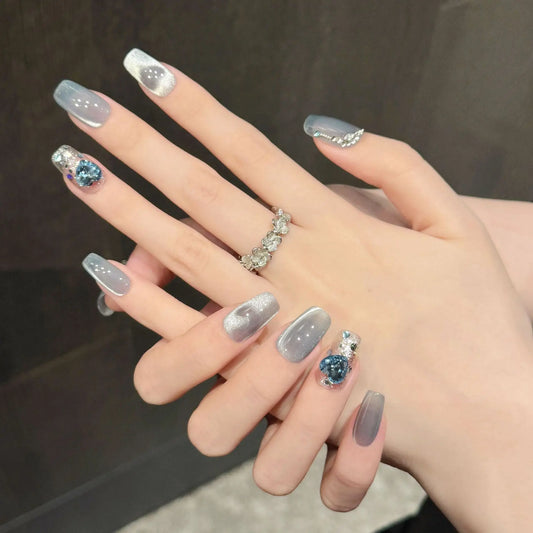 Uñas postizas de moda, cortas, translúcidas, con forma de corazón y estilo ojo de gato para pieles claras, hechas a mano para un uso fácil. 