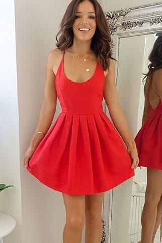 Vestidos de fiesta cortos de satén rojo sencillos con espalda abierta y escote halter.