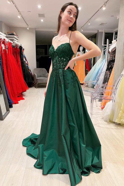 Pinkes A-Linien-Ballkleid mit Blumenapplikationen und Schnürung
