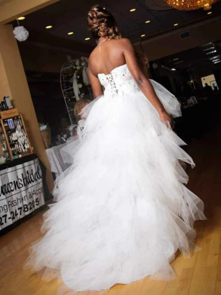 Vestido longo de baile formal branco em tule com corte alto-baixo Y7849