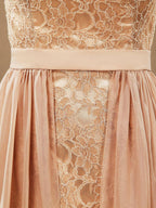 Vestido de Cocktail Coluna Bainha Sem Alças para Festas e Baile de Finalistas Curto em Renda com Pormenor Longo em Chiffon