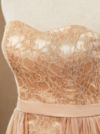 Vestido de Cocktail Coluna Bainha Sem Alças para Festas e Baile de Finalistas Curto em Renda com Pormenor Longo em Chiffon
