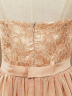 Vestido de Cocktail Coluna Bainha Sem Alças para Festas e Baile de Finalistas Curto em Renda com Pormenor Longo em Chiffon