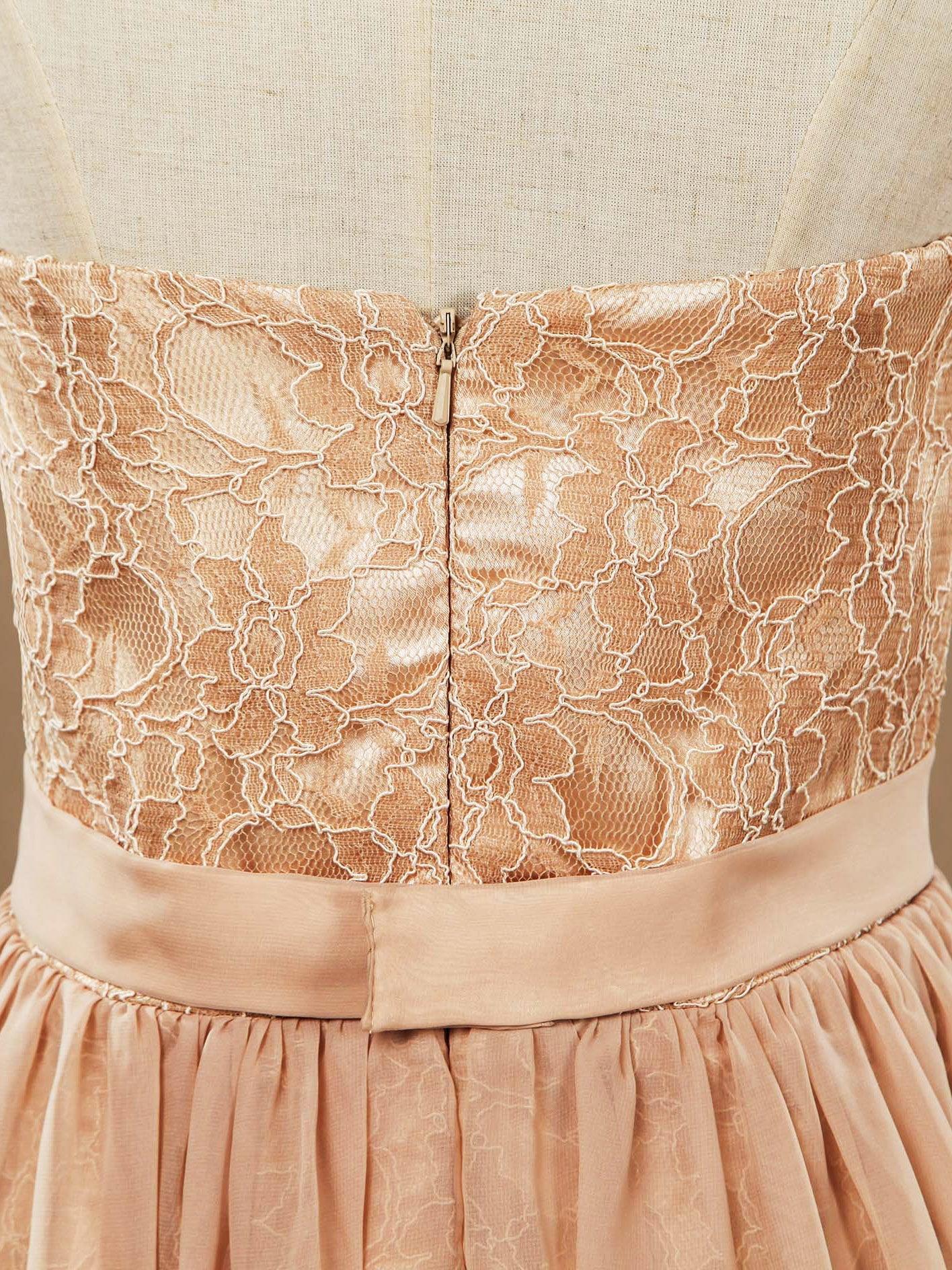 Vestido de Cocktail Coluna Bainha Sem Alças para Festas e Baile de Finalistas Curto em Renda com Pormenor Longo em Chiffon