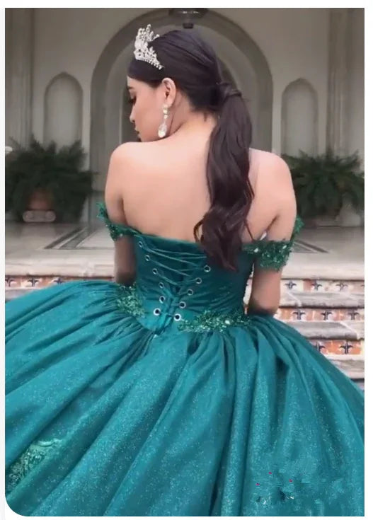 Abito da ballo Quinceanera con spalle scoperte e glitter Y608