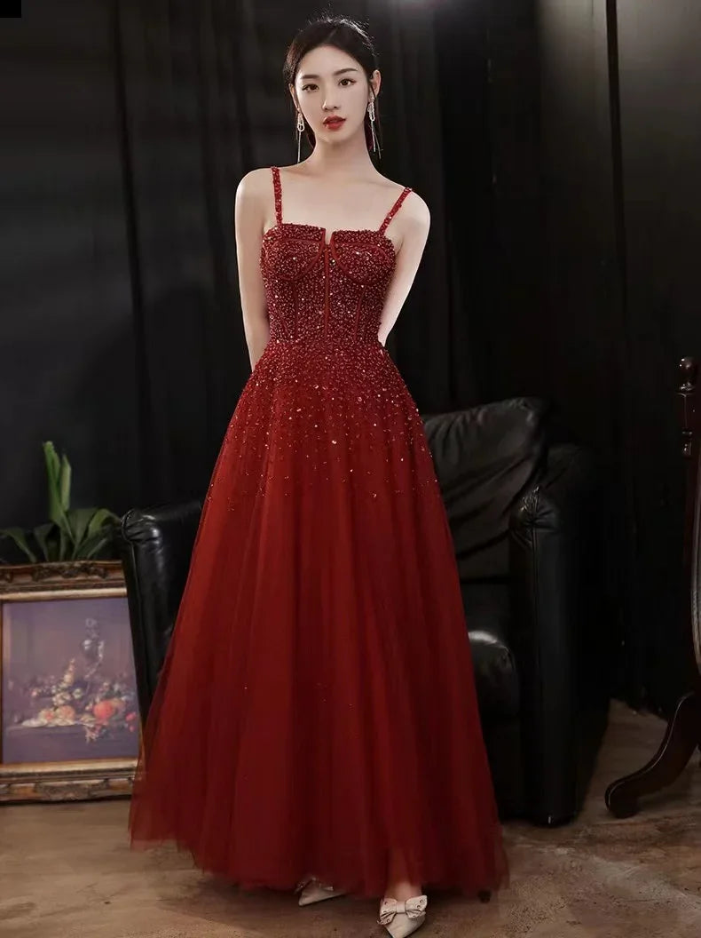 Nuovo elegante vestito da festa rosso classico senza maniche con spalline sottili, vestito da sera pesante con perline Y816