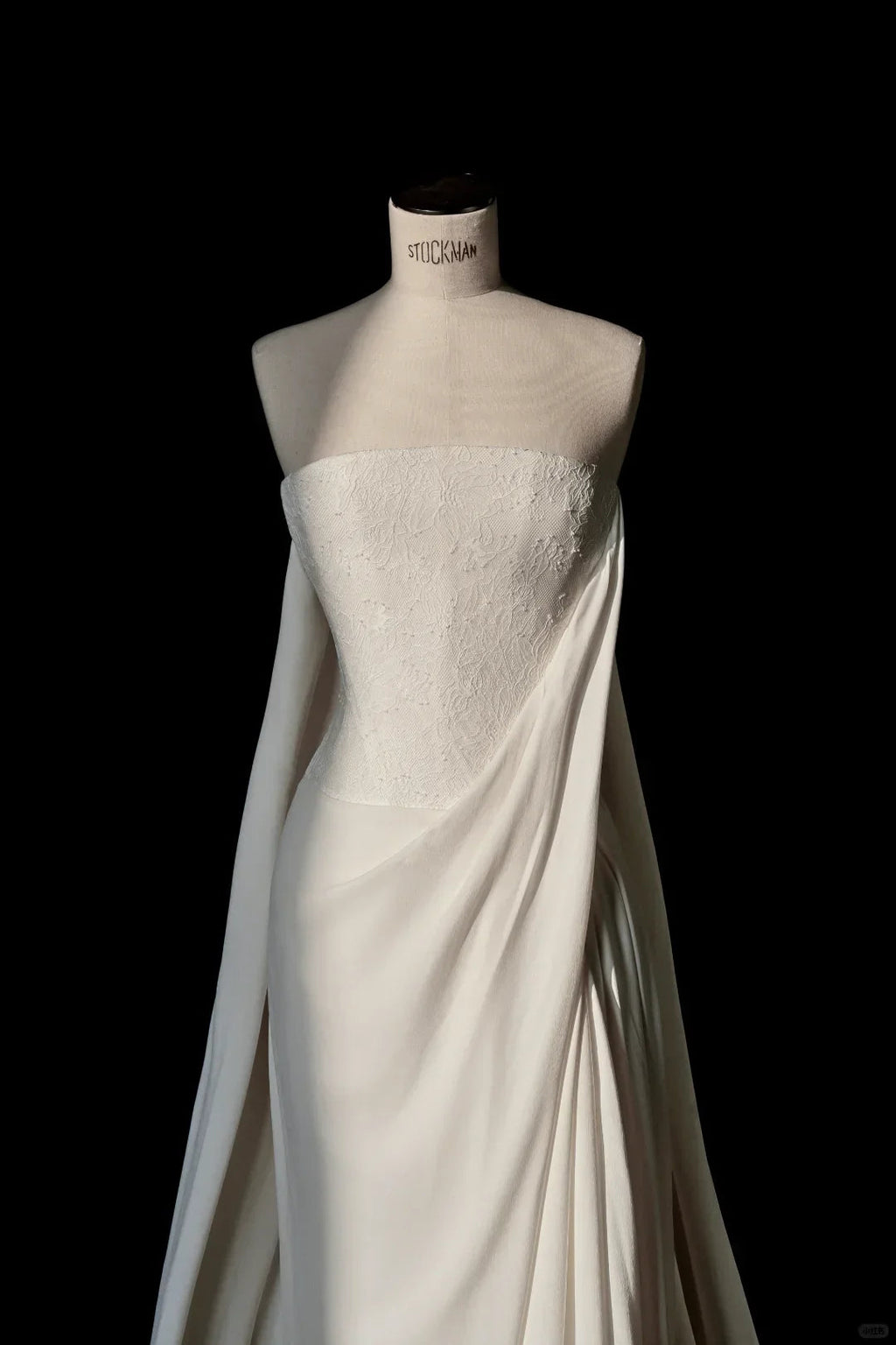Abito lungo da sera bianco semplice senza spalline in raso con pizzo a guaina per ballo Y8689