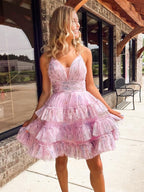 Abito da cerimonia a strati con scollo a V e gonna a linea ad A