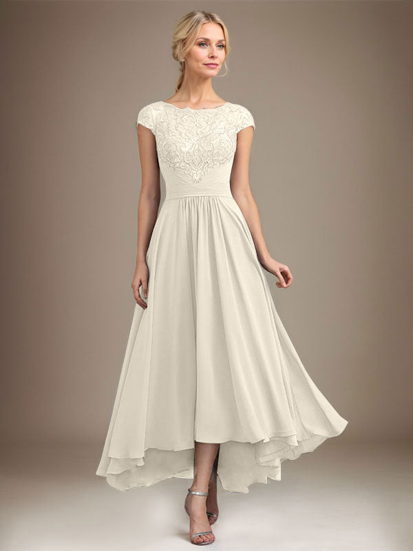 Robe de mère de la mariée en mousseline de soie à dentelle asymétrique illusion en décolleté arrondi et coupe en A avec plis