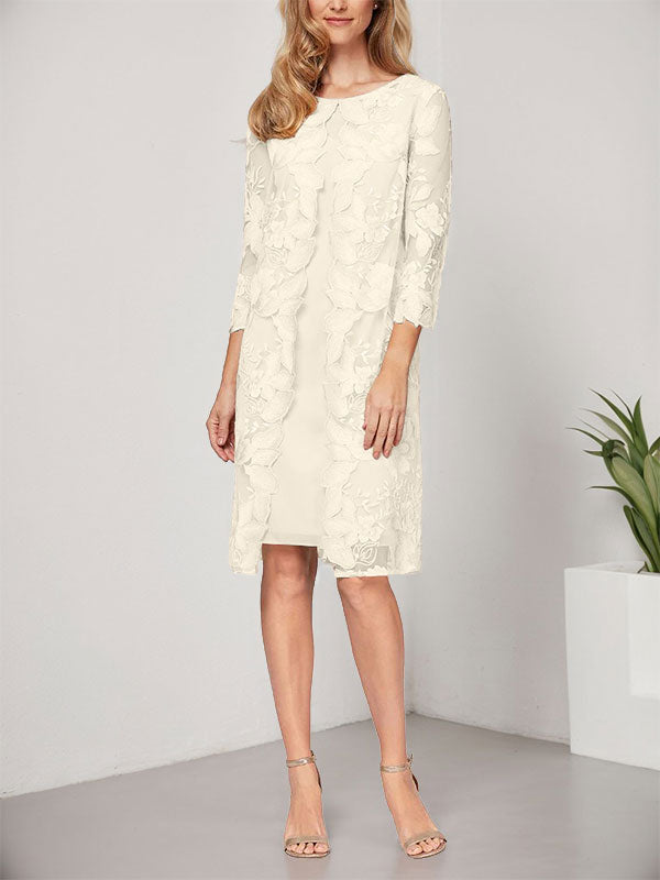 Robe de mère de la mariée en mousseline et dentelle, longueur genou, coupe en A, décolleté arrondi, avec veste