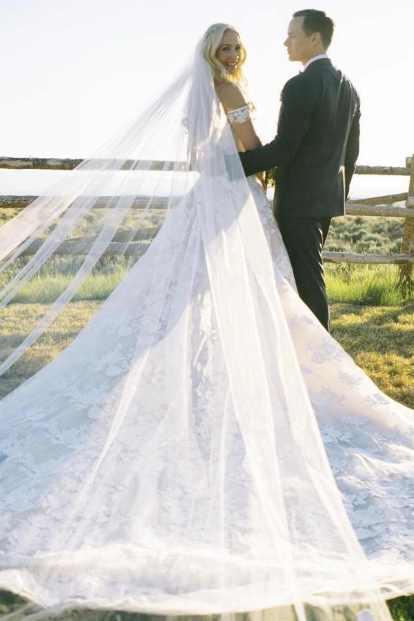Ivory Ball Gown Wedding Dress Off Shoulder Sweetheart 3D Floral Lace Tulle Train
