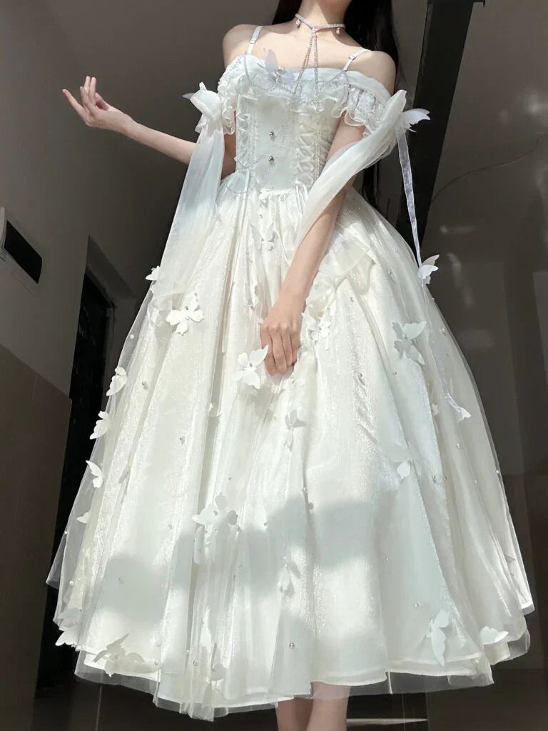 Vestido de Festa Elegante Branco com Alças Finas, Tule, Rendas e Apliques de Borboleta Y8394