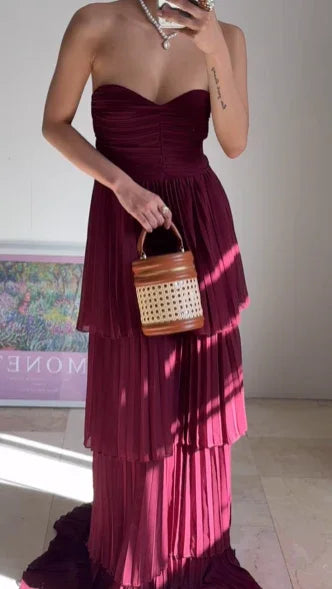 Abito lungo da sera bordeaux senza spalline in chiffon plissettato a balze a linea ad A abito da ballo Y8503
