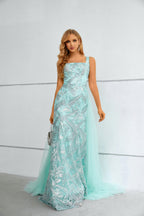 Robe longue sirène bleu aqua à paillettes avec encolure carrée et traîne en tulle