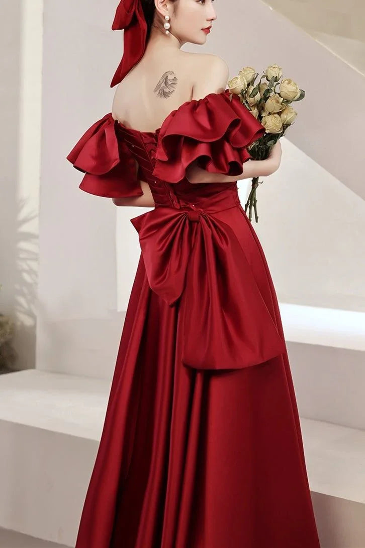 Robe de bal rouge avec manches cloche et dos lacé Y6067