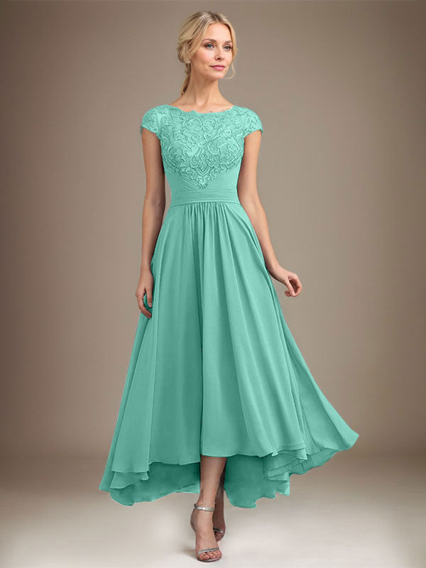 Robe de mère de la mariée en mousseline de soie à dentelle asymétrique illusion en décolleté arrondi et coupe en A avec plis