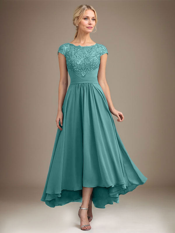 Robe de mère de la mariée en mousseline de soie à dentelle asymétrique illusion en décolleté arrondi et coupe en A avec plis