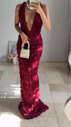 Splendido abito lungo da sera a tubino con scollo profondo a V, fiori di rosa bordeaux, modello Y8504