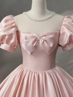 Vestido de Festa Comprido em Cetim Rosa Bonito com Decote Redondo, Corte em A, Mangas Curtas e Laço Y6082
