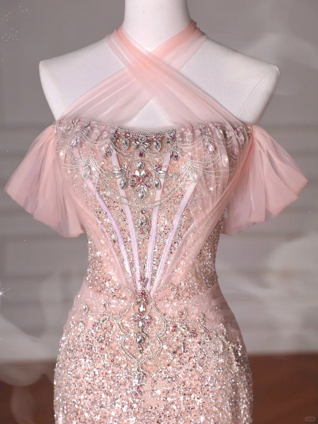 Elegante abito da sera lungo color rosa con scollo all'americana, paillettes, perline e tulle, modello sirena, abito da ballo Y8620