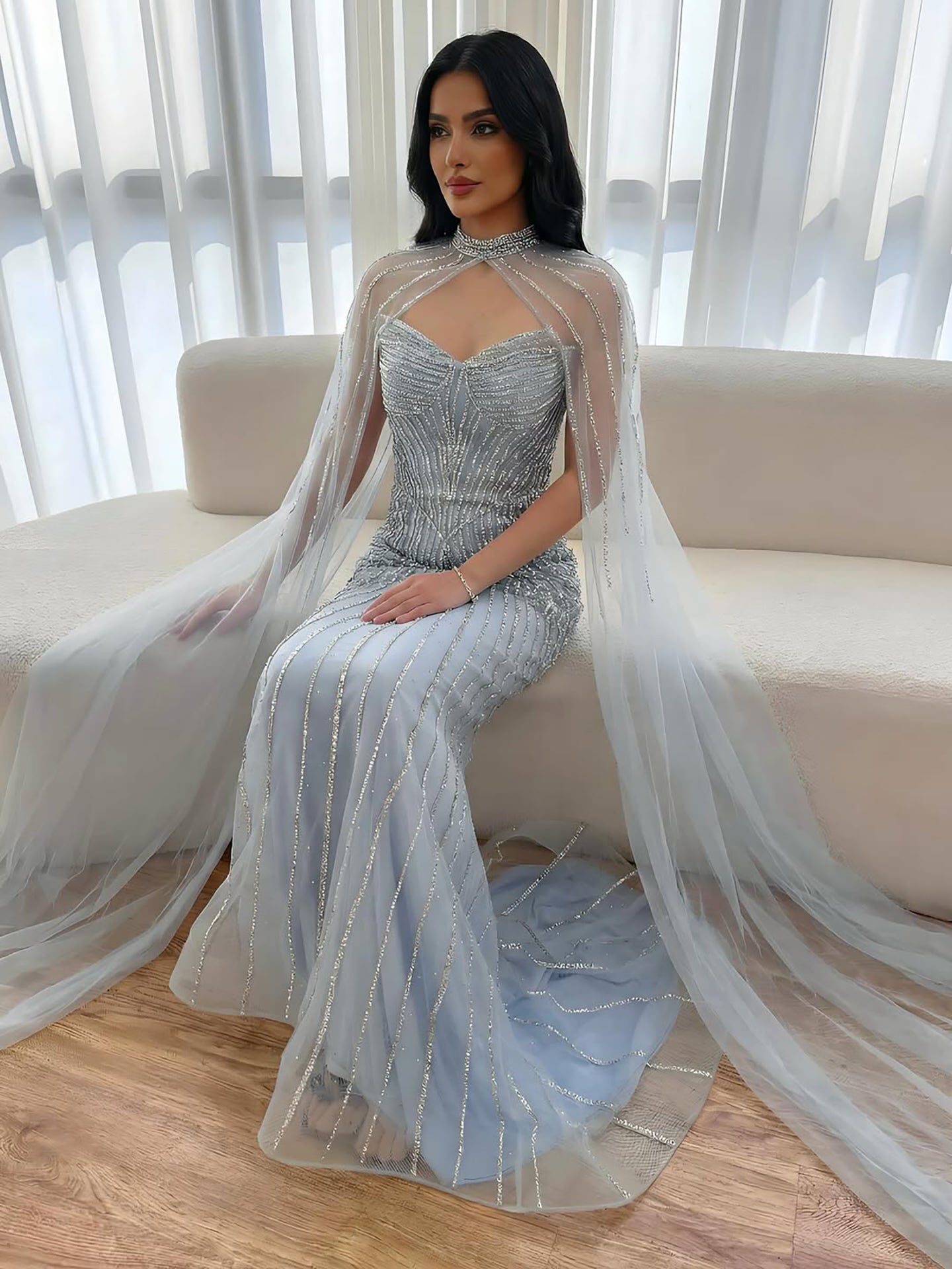 Vestido de Noite de Sereia em Nude de Luxo com Mangas de Capa LA73118