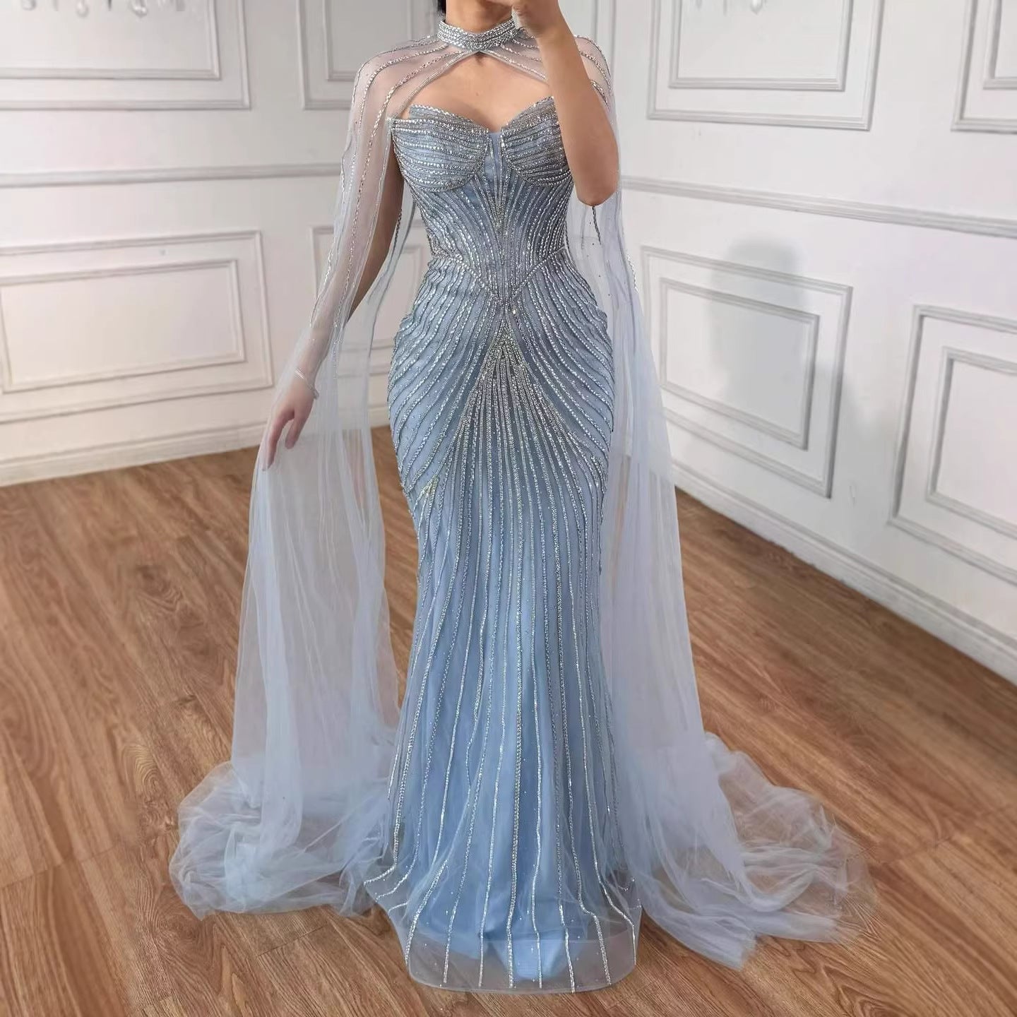 Vestido de Noite de Sereia em Nude de Luxo com Mangas de Capa LA73118